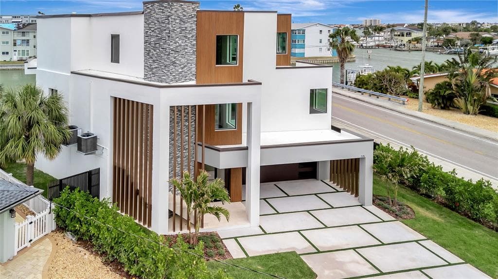 7176 SHORE, ST PETERSBURG, FL, 33707 — photo 1